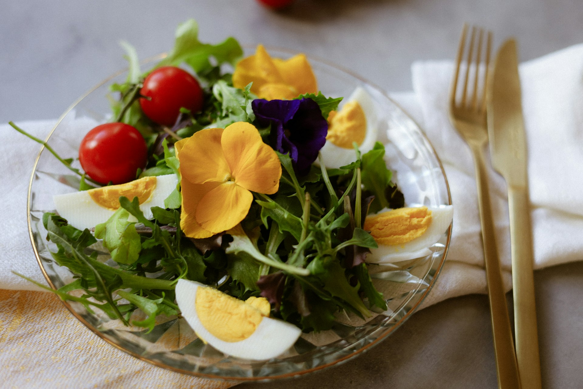 A Guide to Probiotic-Rich Salad Dressings: Enhance Flavor and Support Gut Health
